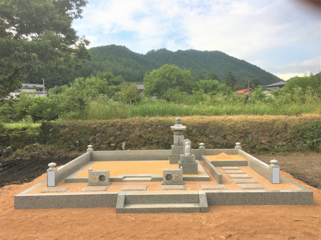 完成した風水墓の全体写真|施主提供